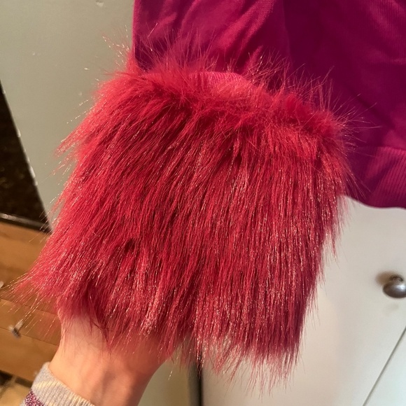 Adrienne Landau NWT Wrap Faux Fur Removable Cuff Sangria Long Sleeve Top Size M - Picture 4 of 5